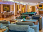 Lobby bar oferuje szeroki wybór koktajli, chłodnych napojów i przekąsek