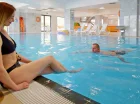 Basen jest strefą relaksu dla całej rodziny