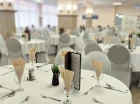 Sala może pomieścić 160 gości, ma też taras
