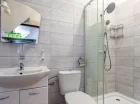 Łazienki, podobnie jak pokoje, zostały niedawno odnowione