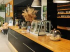 Wnętrza wspólne aparthotelu są nowoczesne i urządzone z dbałością o detale