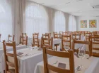 W hotelowej restauracji śniadania i obiadokolacje mają formę bufetu