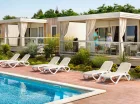 Amber Sea Luxury Pool View znajduje się wprost przy basenie