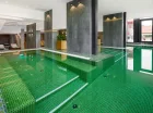 Hotel Mercure w Tokaju ma basen wewnętrzny i zewnętrzny