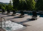 Jest też jacuzzi zewnętrzne