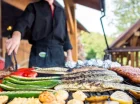 Teren rekreacyjny wokół hotelu umożliwia organizację pikników